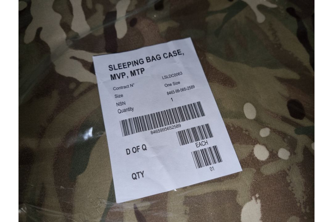 British Forces large lightweight sleeping bag, liner, compression sack, sleeping bag case - Image 10 of 10