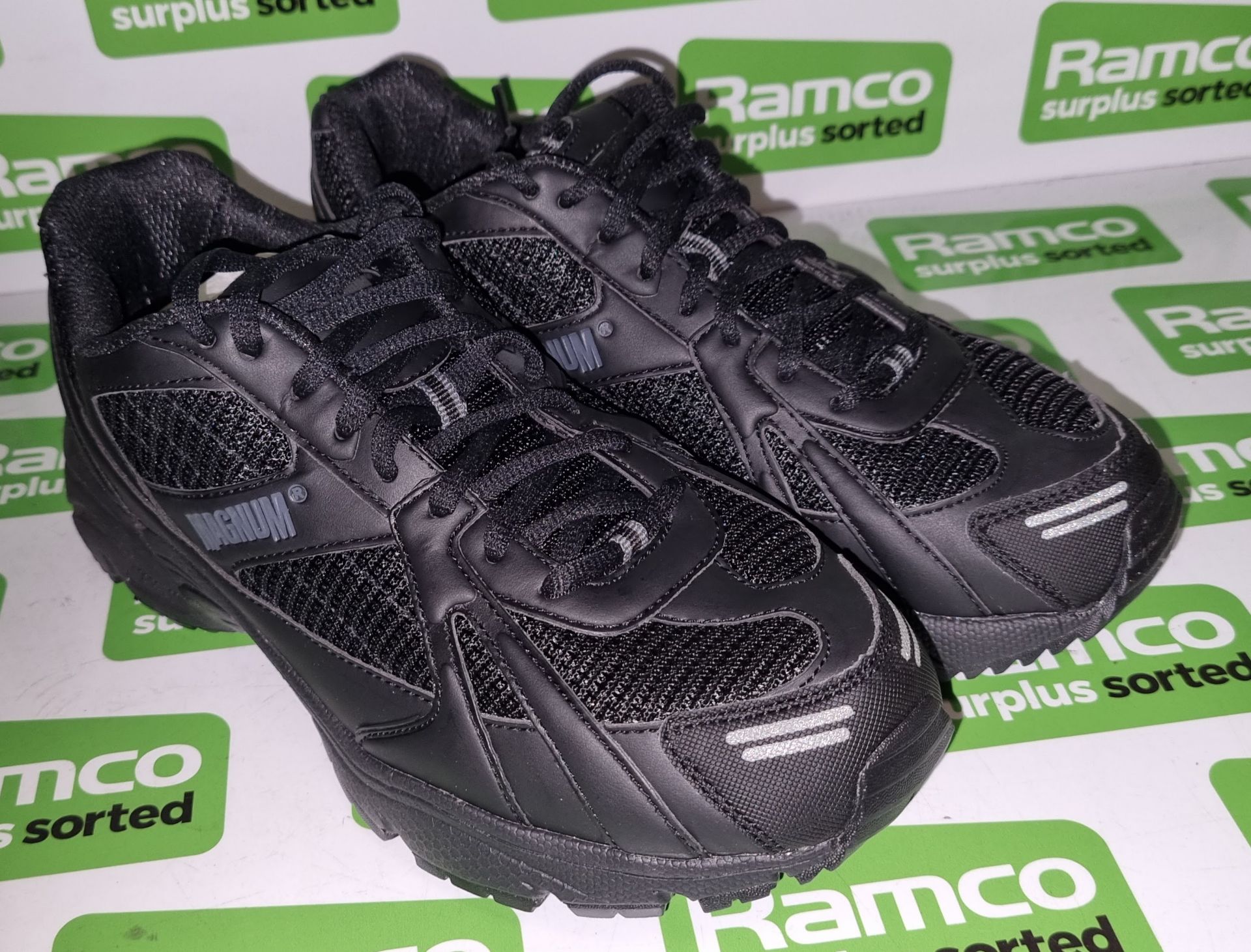 2x pairs of Magnum outdoor trainers - Black - size 8M - Image 2 of 6