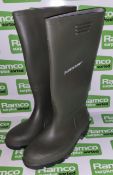 3x pairs of Dunlop wellington boots - Pricemastor Green / Black - 380VP - size 4