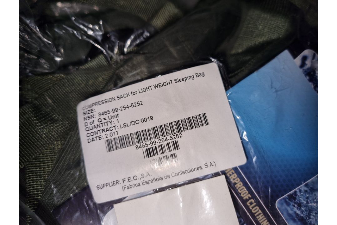 British Forces large lightweight sleeping bag, liner, compression sack, sleeping bag case - Image 8 of 10