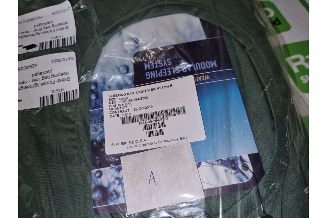 British Forces large lightweight sleeping bag, liner, compression sack, sleeping bag case - Image 6 of 10