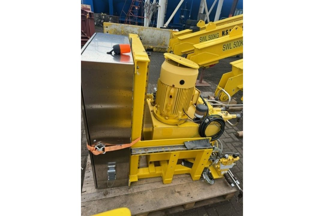 Davit crane assembly SWL 1.8T with hydraulic power pack and control panel - Image 3 of 21