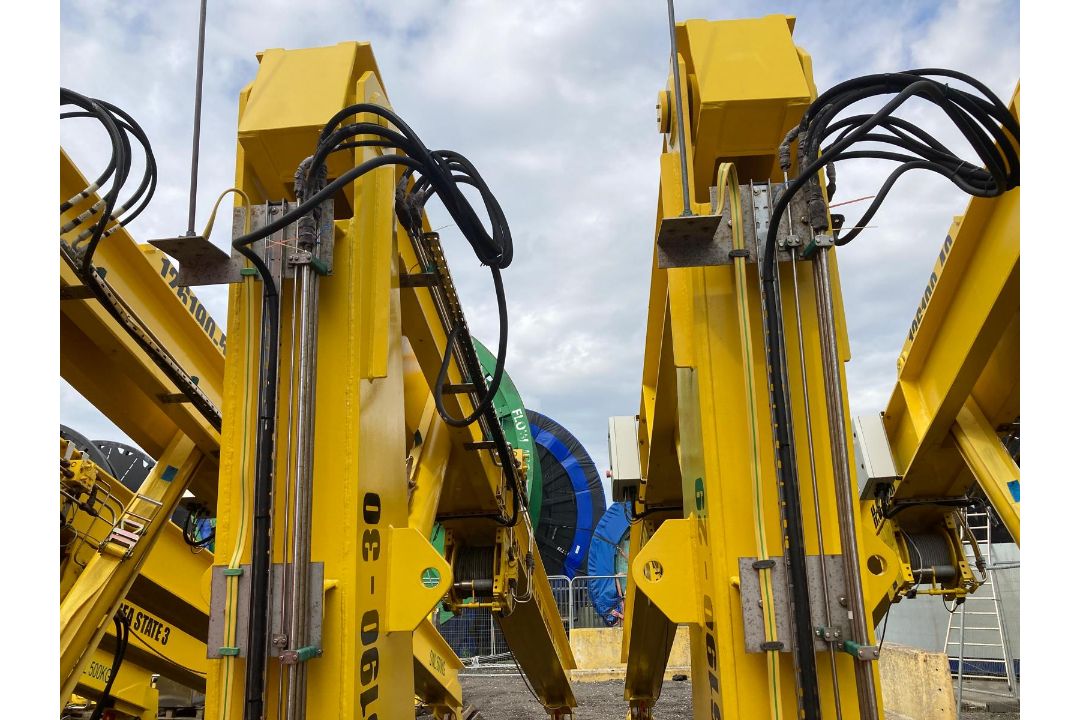 Davit crane assembly SWL 1.8T with hydraulic power pack and control panel - Image 17 of 21