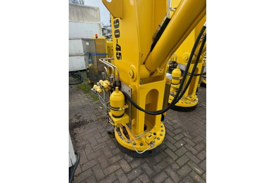 Davit crane assembly SWL 1.8T with hydraulic power pack and control panel - Image 8 of 21