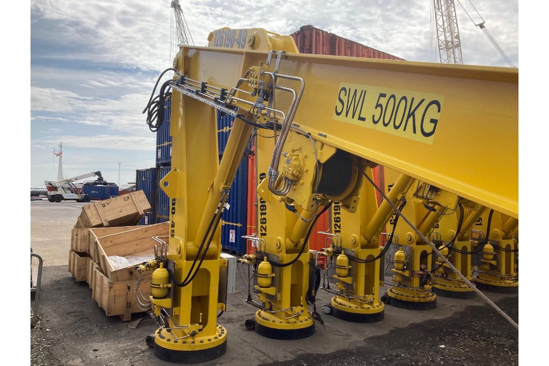Davit crane assembly SWL 1.8T with hydraulic power pack and control panel - Image 14 of 21
