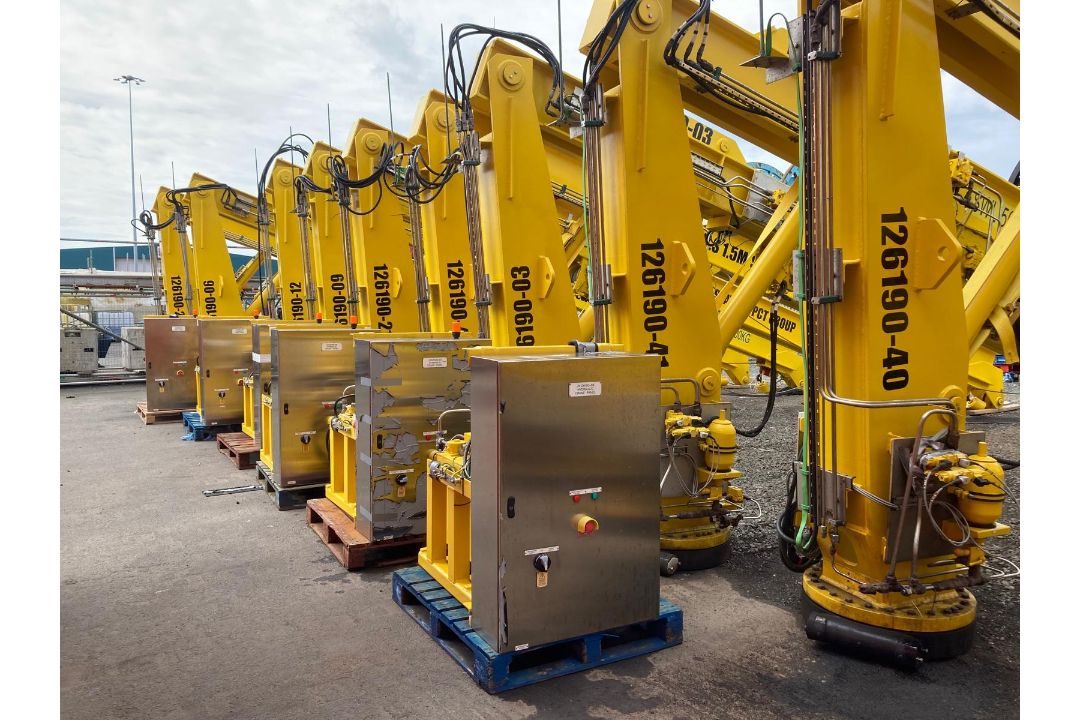 Davit crane assembly SWL 1.8T with hydraulic power pack and control panel - Image 19 of 21