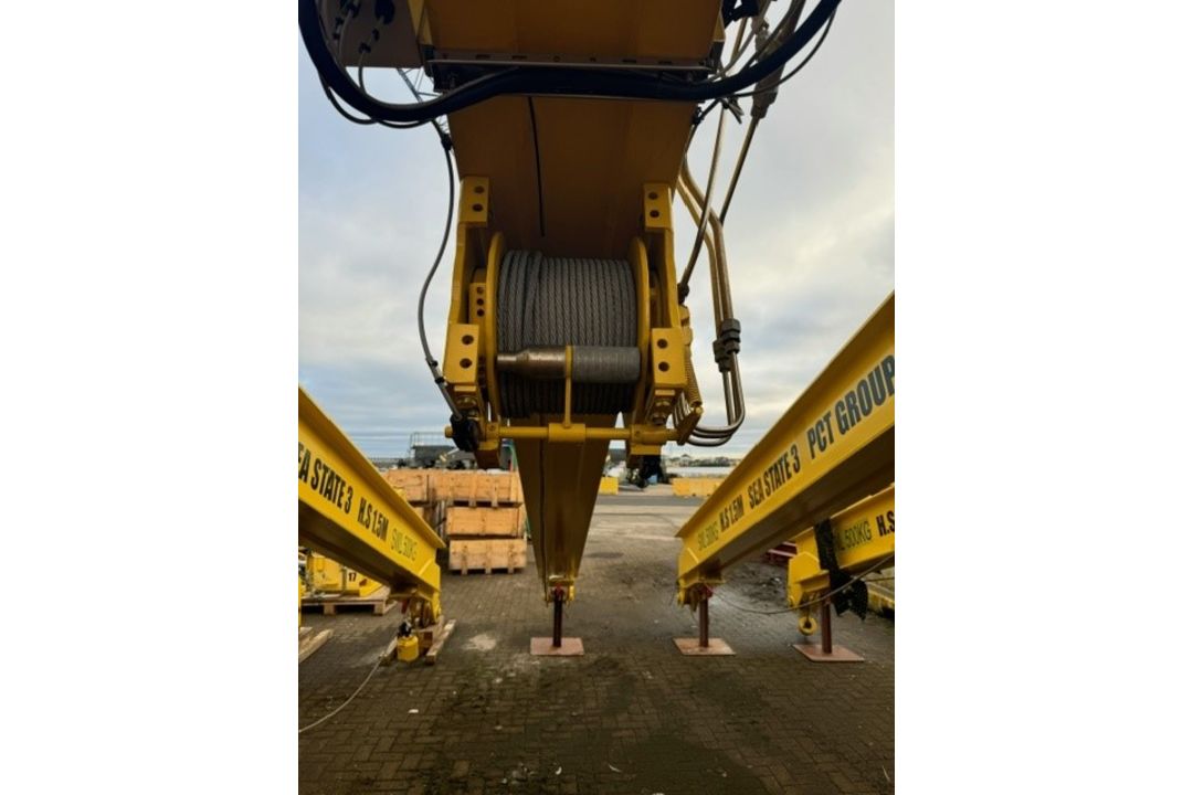 Davit crane assembly SWL 1.8T with hydraulic power pack and control panel - Image 6 of 21