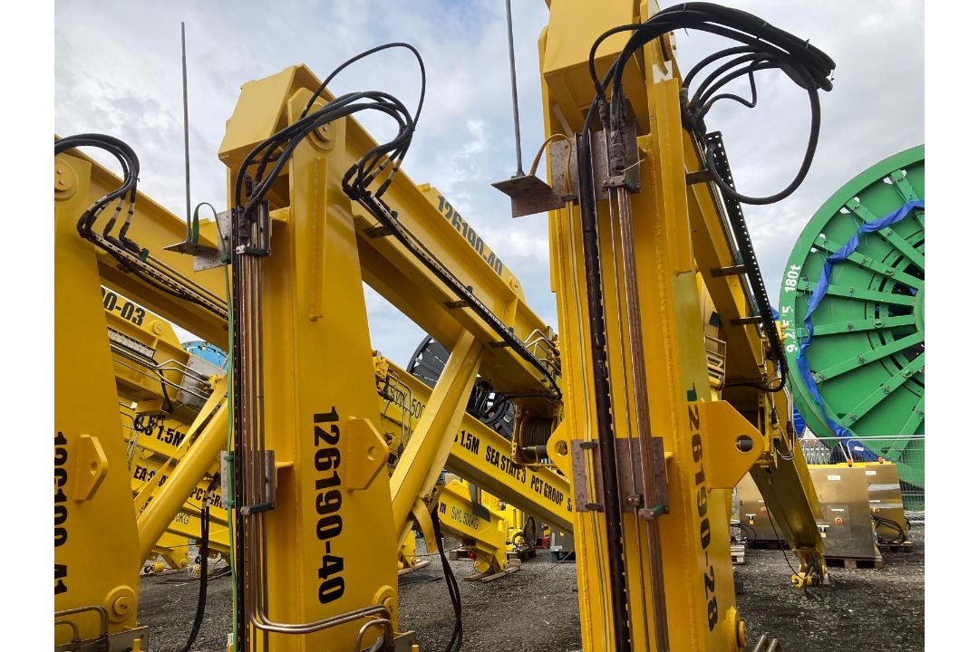 Davit crane assembly SWL 1.8T with hydraulic power pack and control panel - Image 10 of 21