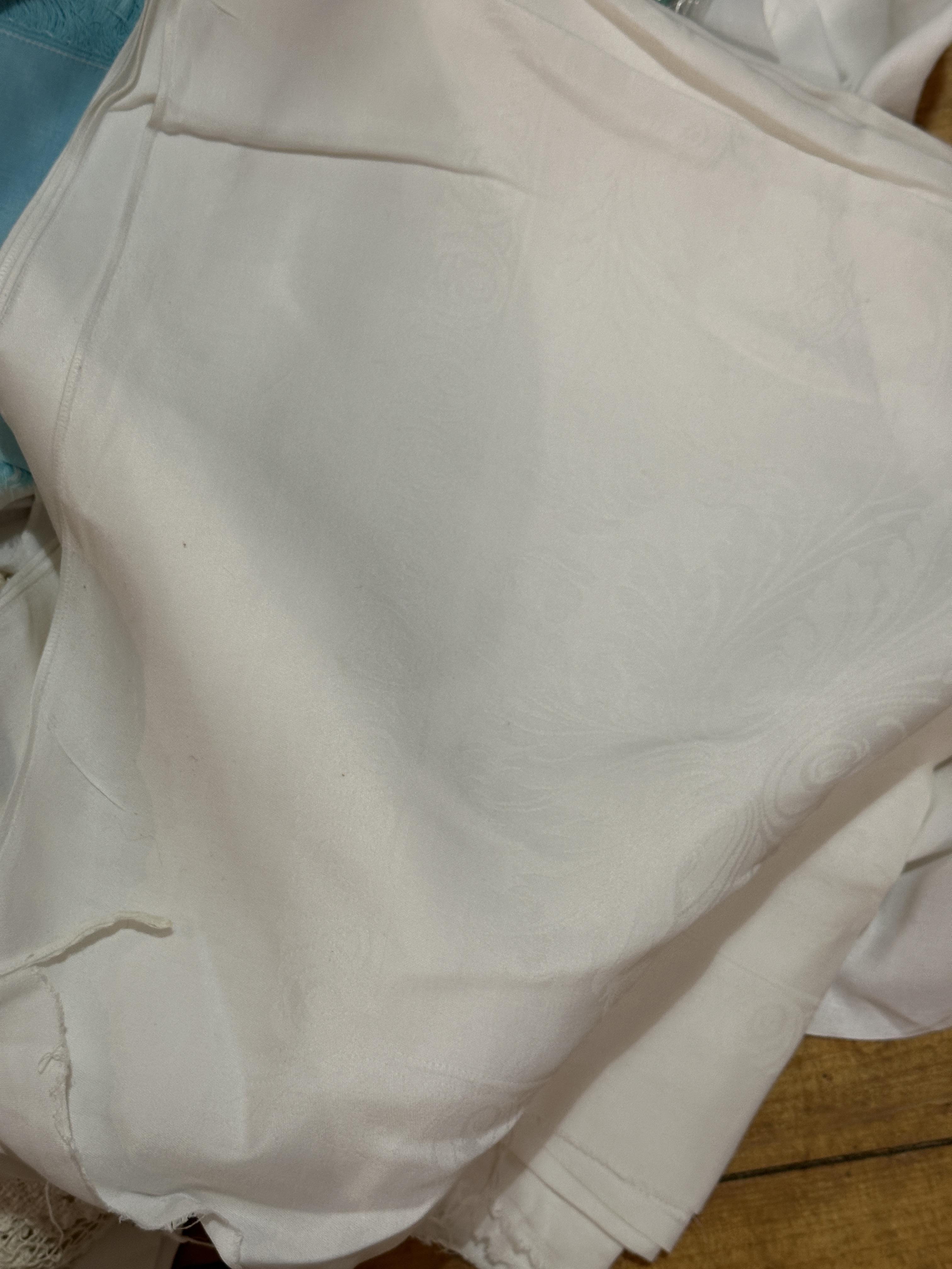 Property of the late countess Haig, a collection of seven various damask large table clothes, a - Image 4 of 6