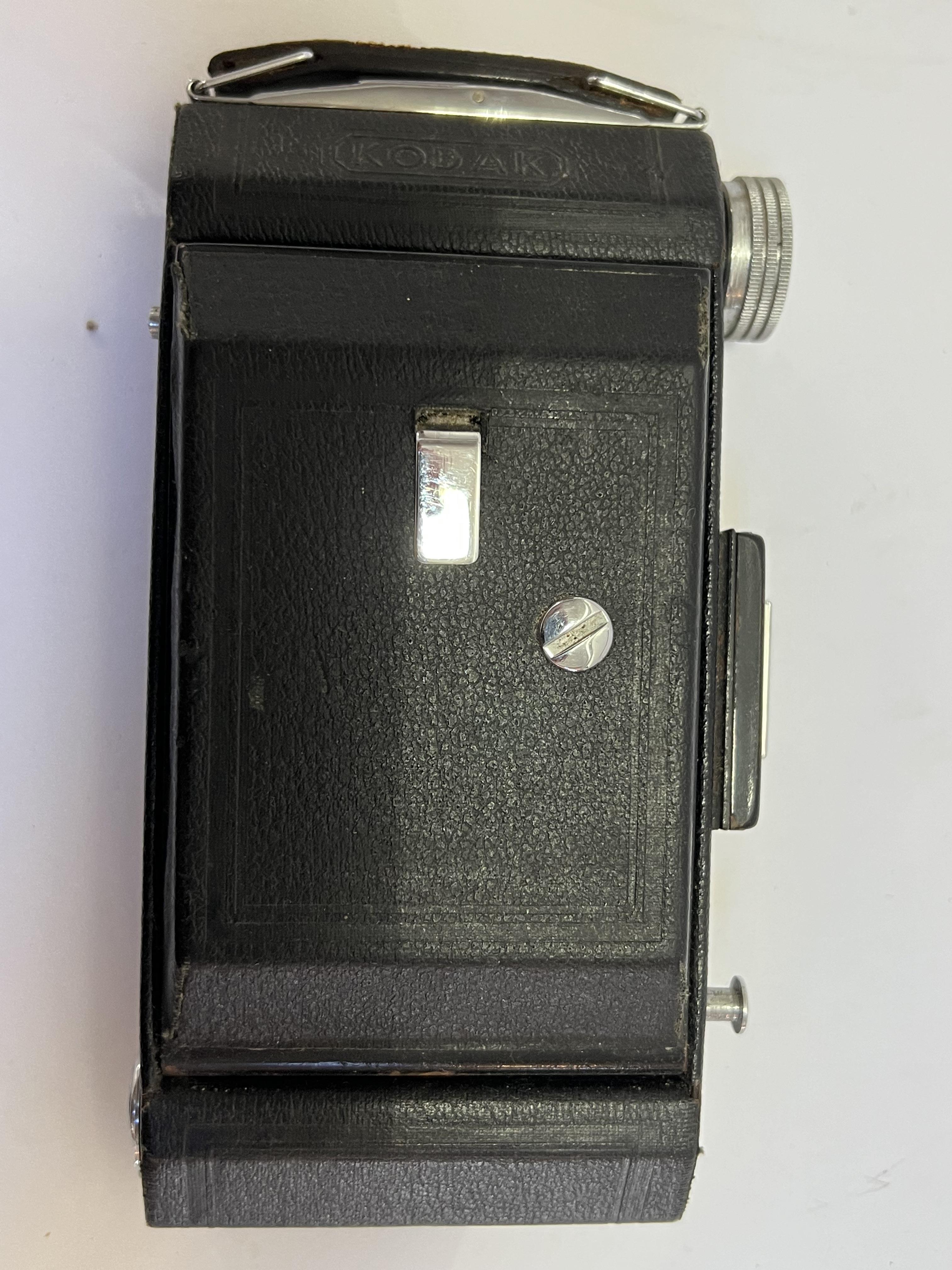 A quantity of vintage cameras including Kodak, Amica etc...(8) - Image 2 of 2
