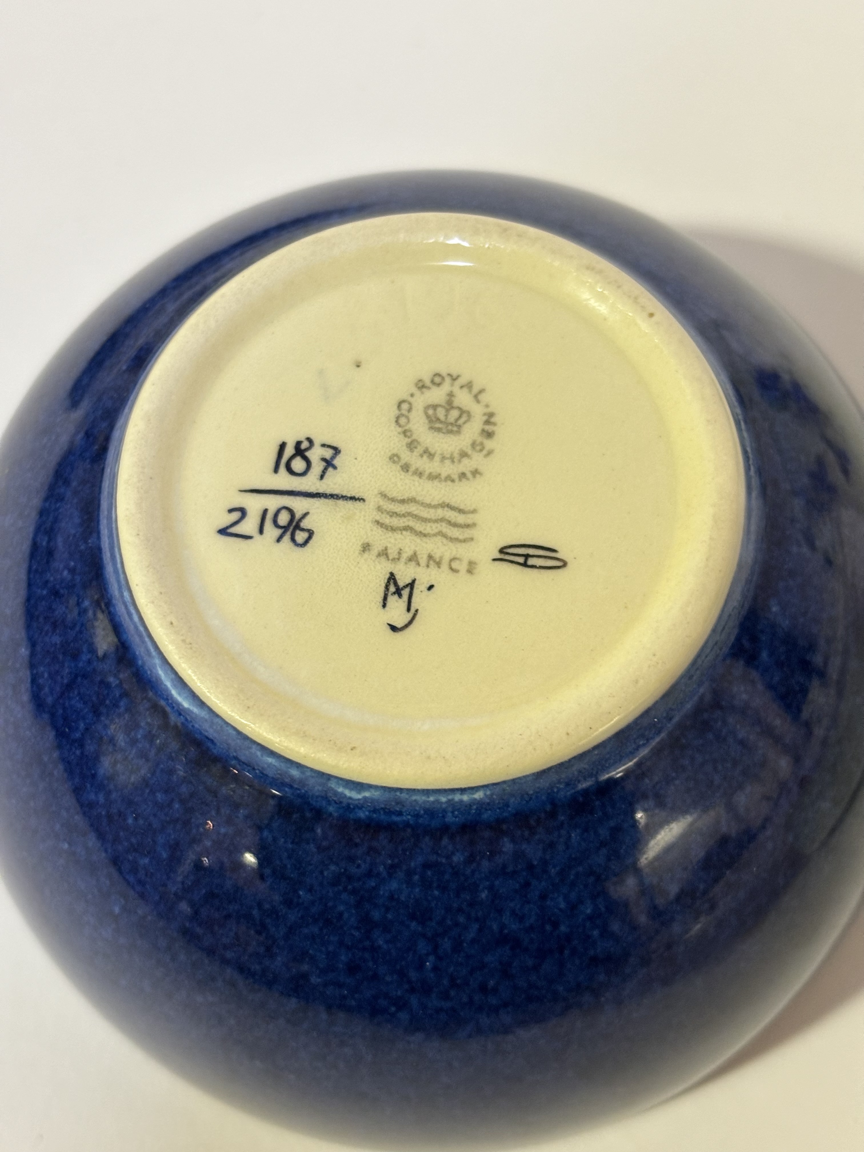 A mixed group comprising, a Royal Copenhagen Tenera by Marianna Johnson small decorative bowl (h- - Image 2 of 2