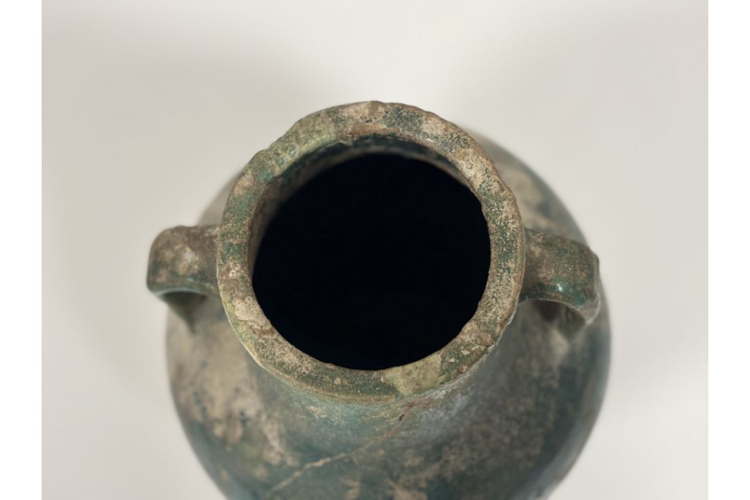 An Islamic, Kashan, glazed pottery twin-handled jar, probably 12th/13th century, with iridescent - Image 4 of 5