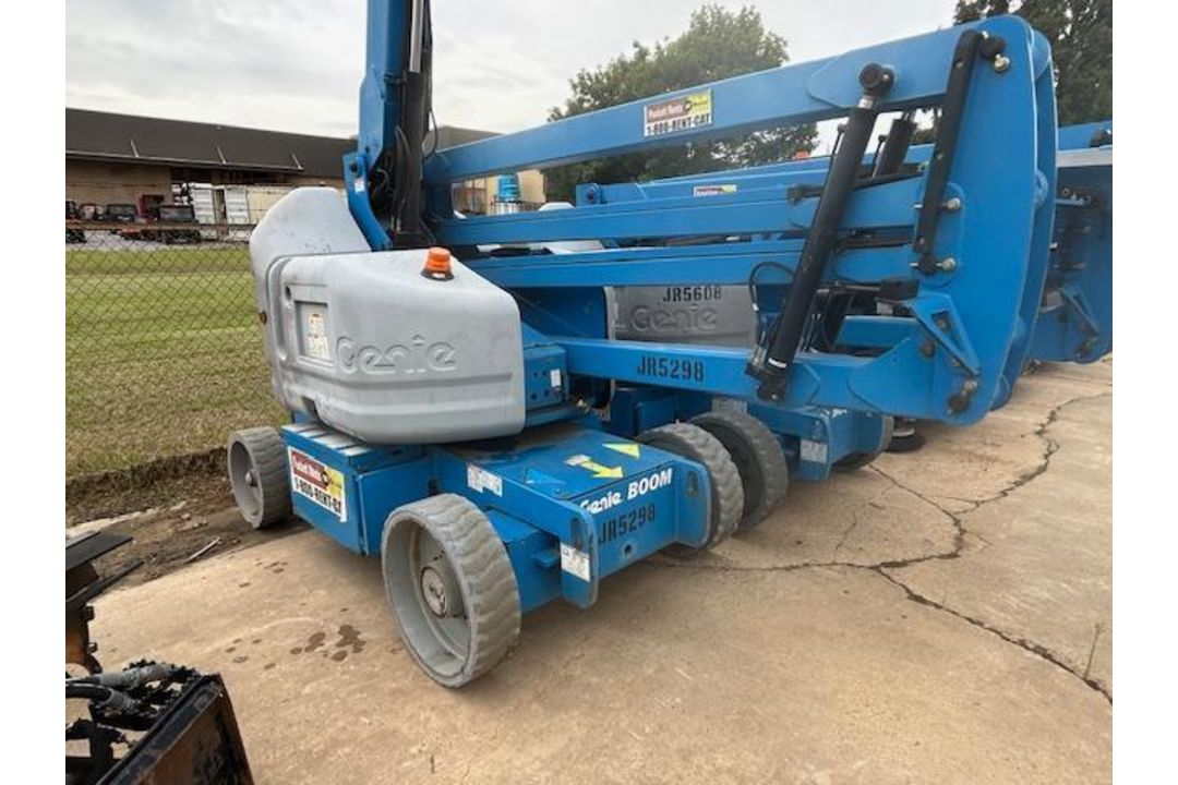 2014 Genie 40 ft Electric Articulating Boom - Image 2 of 17
