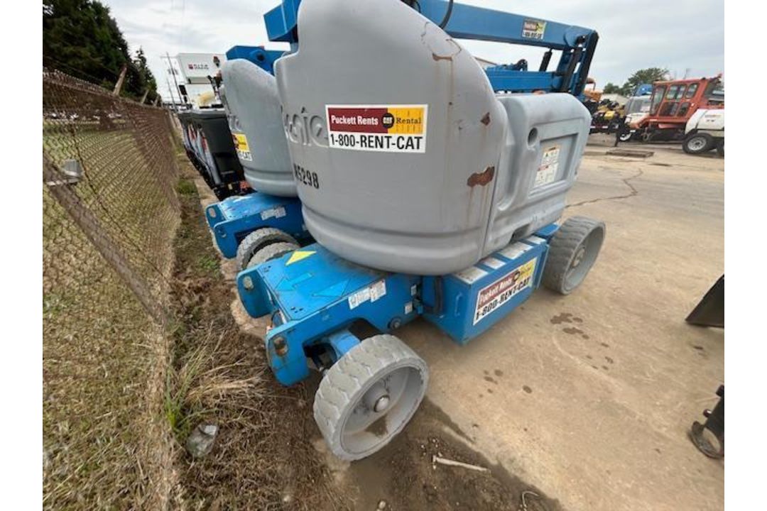 2014 Genie 40 ft Electric Articulating Boom - Image 13 of 17