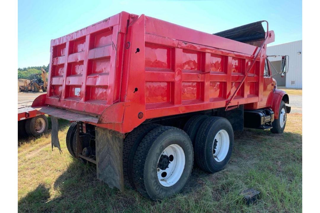 2000 Navistar International Dump Truck - Image 4 of 20