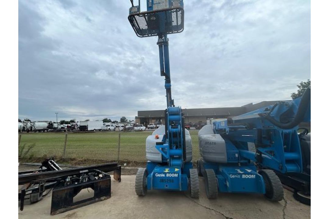 2014 Genie 40 ft Electric Articulating Boom - Image 5 of 17