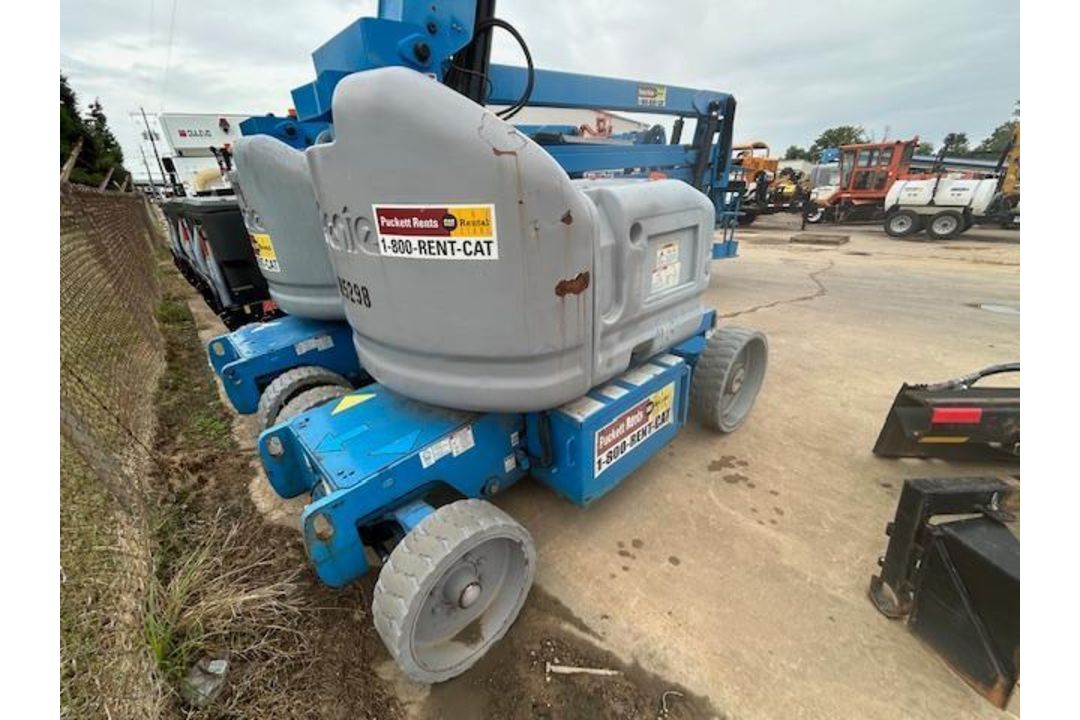 2014 Genie 40 ft Electric Articulating Boom - Image 11 of 17