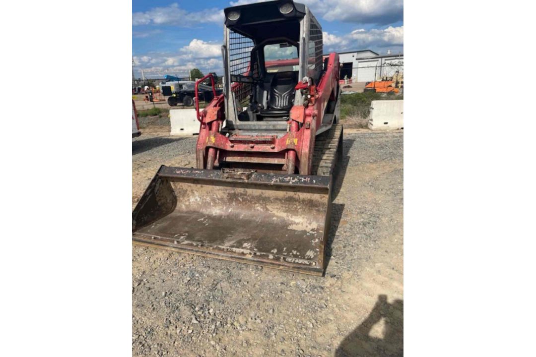2018 Takeuchi Skid Steer - Image 1 of 5