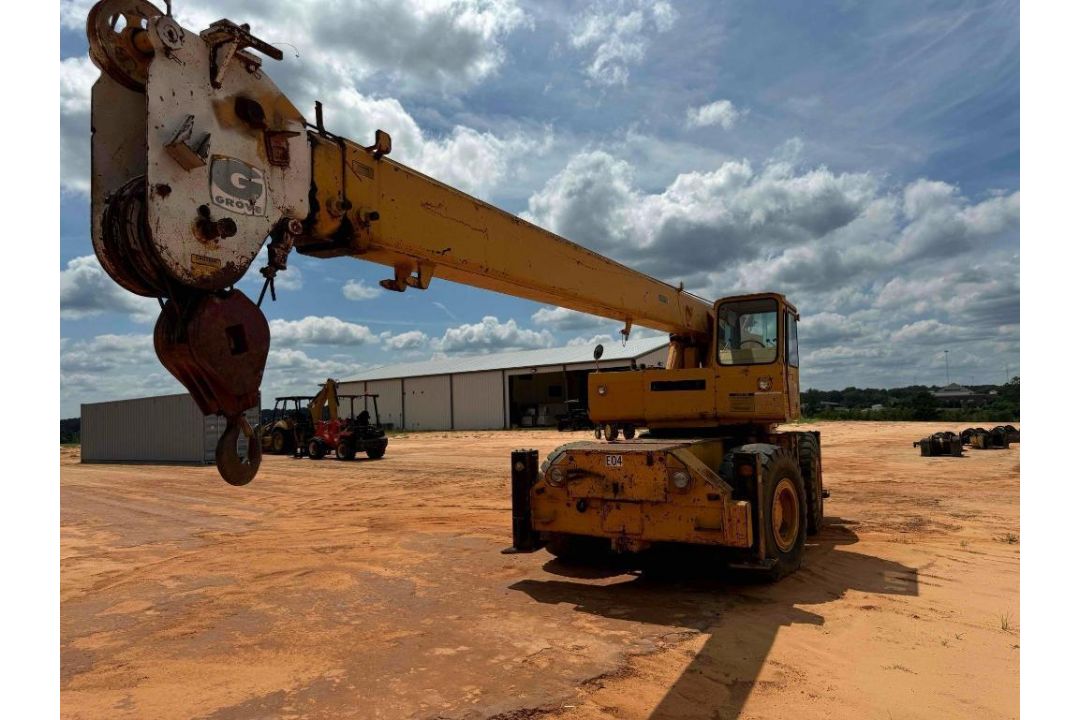 Grove Wheeled Crane - Image 1 of 15
