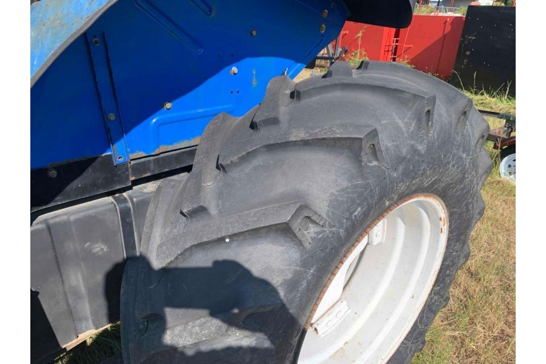 New Holland Power Shuttle Tractor - Image 14 of 18