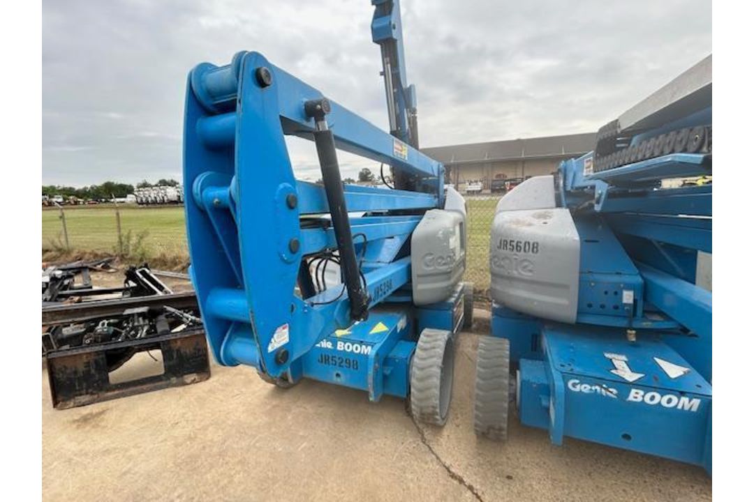 2014 Genie 40 ft Electric Articulating Boom - Image 6 of 17