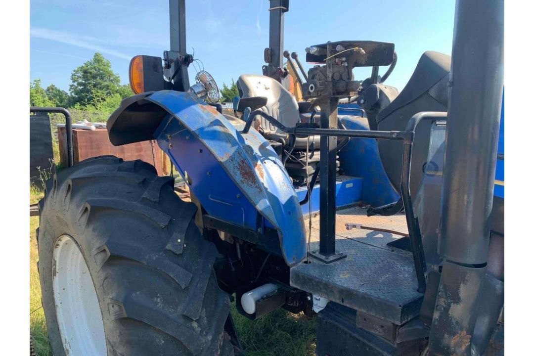New Holland Power Shuttle Tractor - Image 10 of 18
