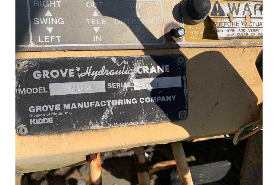 Grove Crane - Image 2 of 18