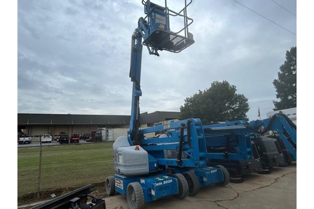 2014 Genie 40 ft Electric Articulating Boom - Image 1 of 17