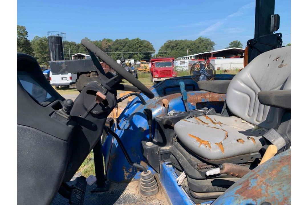 New Holland Power Shuttle Tractor - Image 17 of 18