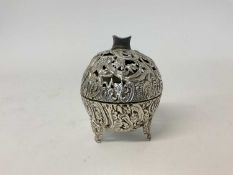 Late 19th century Dutch silver string holder