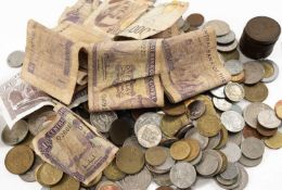 QUANTITY OF COINS & BANK NOTES including all world circulated coins, commemorative coins, and