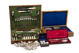 WELSH INTEREST: Walker & Hall EPNS serving spoon and knife in presentation box with engraved