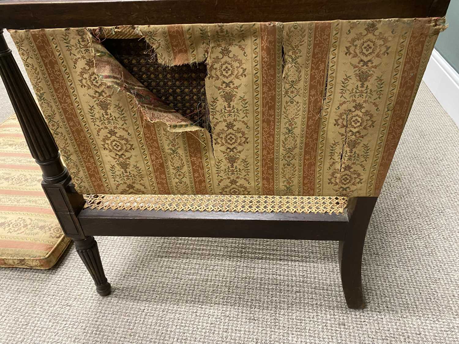 REGENCY MAHOGANY TWO SEATER SETTEE, classical stripe upholstery, loose lift seat pad, reeded top - Image 4 of 5