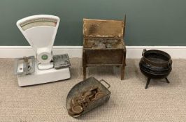 MIXED METALWARE & TOOLS to include a set of white enamelled Avery shop scales, scoop and weights