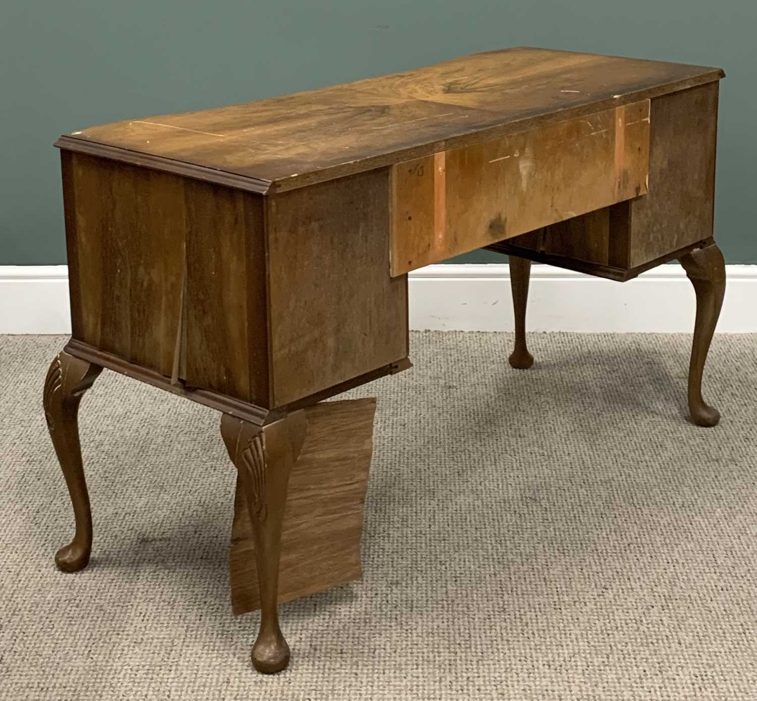VICTORIAN FOLDOVER CARD TABLE, walnut later dressing table base (for restoration), serpentine top - Image 3 of 6