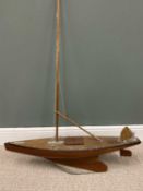 VINTAGE MODEL POND YACHT 