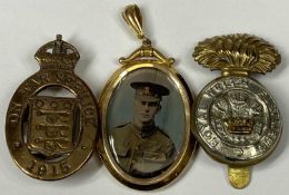 9CT GOLD PENDANT PORTRAIT HOLDER, 5.5 (overall l) x 3cms (w), photographic images front and back