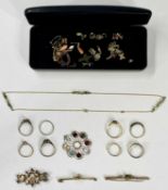 VICTORIAN & LATER PRECIOUS METALS & GEMSTONES JEWELLERY COLLECTION many items damaged, to include