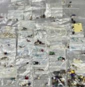 130+ PACKETS OF JEWELLER'S PRECIOUS / SEMI-PRECIOUS STONES, to include diamonds, white sapphires,