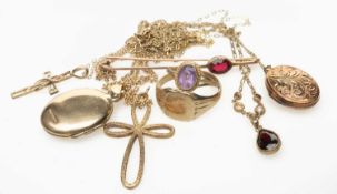 GROUP OF 9CT GOLD JEWELLERY comprising 2 x 9ct gold lockets on fine 9ct gold chains, 2 x 9ct gold