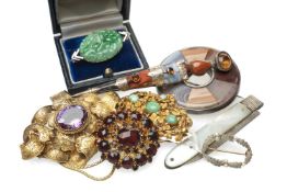 GROUP OF JEWELLERY comprising two antique yellow metal bar brooches, one of foliate design set