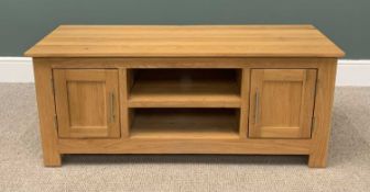 MODERN LIGHT OAK LOUNGE/ENTERTAINMENT OBLONG CUPBOARD, two middle shelves with side cupboards,