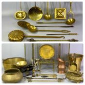 LARGE GROUP OF HOUSEHOLD BRASSWARE & OTHER ITEMS including skillet with swing handle, square