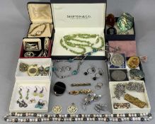 GROUP OF GOOD COSTUME JEWELLERY & OTHER ITEMS including two abalone brooches, agate brooch, ladies