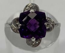 18CT WHITE GOLD RING, set with central square cut amethyst surrounded with diamond chips, size K-