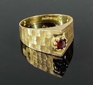 9CT GOLD GENTS SIGNET RING, set with garnet, size P, 3.7gms Provenance: private collection Ynys Mon
