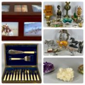 MIXED ORNAMENTAL ITEMS to include Franklin Mint horse, Art sculpture, treen, minerals, etc