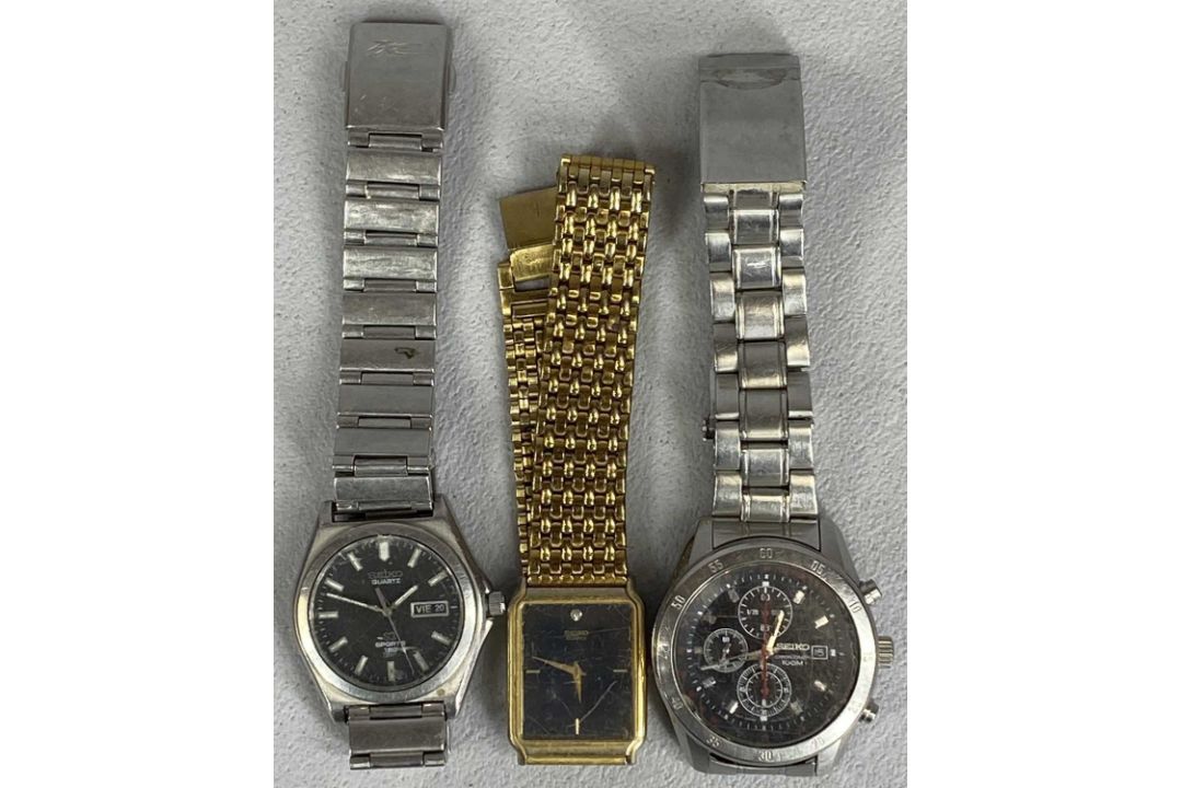 THREE GENT'S WRISTWATCHES, Seiko chronograph 100m stainless steel cased bracelet watch, black dial - Image 2 of 2