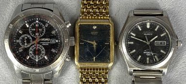 THREE GENT'S WRISTWATCHES, Seiko chronograph 100m stainless steel cased bracelet watch, black dial