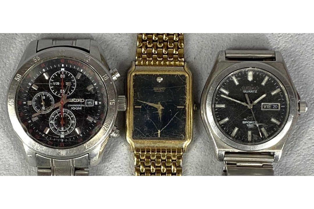 THREE GENT'S WRISTWATCHES, Seiko chronograph 100m stainless steel cased bracelet watch, black dial - Image 1 of 2